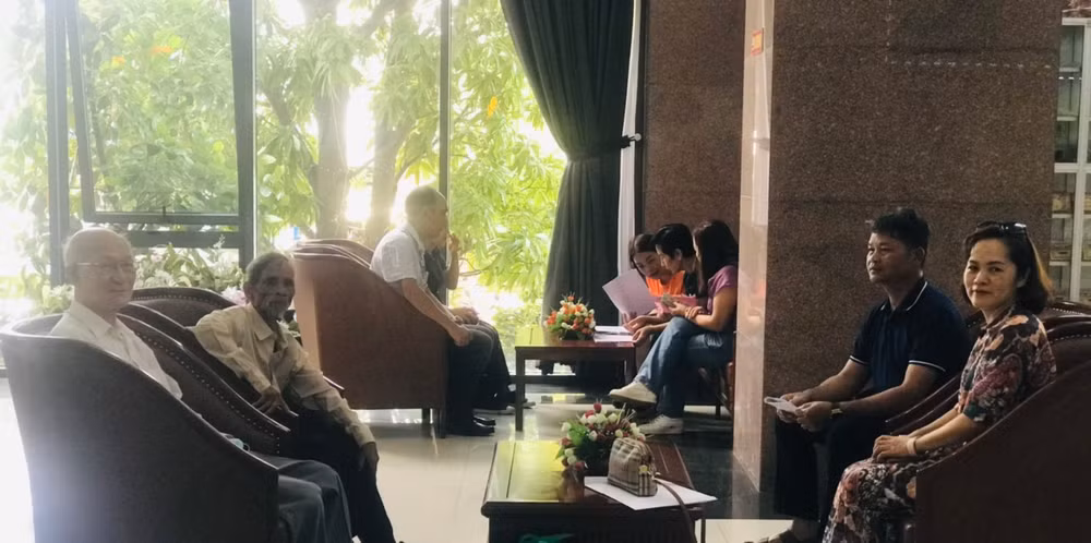 Gặp gỡ các cán bộ đi B nhân dịp Hội nghị biểu dương người có công với cách mạng tiêu biểu toàn quốc năm 2023