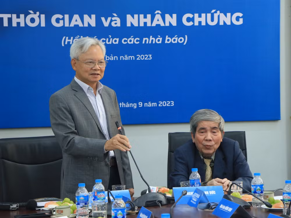 Giáo sư Tạ Ngọc Tấn phát biểu ý kiến tại sự kiện.