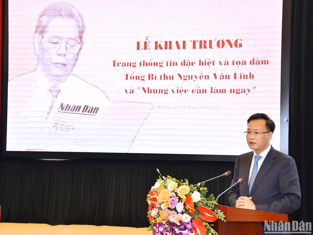 Đồng chí Nguyễn Hữu Nghĩa, Ủy viên Trung ương Đảng, Bí thư Tỉnh ủy Hưng Yên phát biểu tại tọa đàm. (Ảnh: THỦY NGUYÊN)