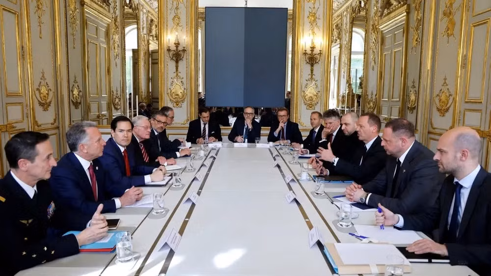 Các nhà đàm phán họp tại Paris, Pháp. (Ảnh GETTY).