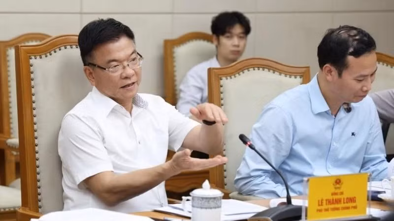 Phó Thủ tướng Lê Thành Long phát biểu tại cuộc họp. (Ảnh: TTXVN)