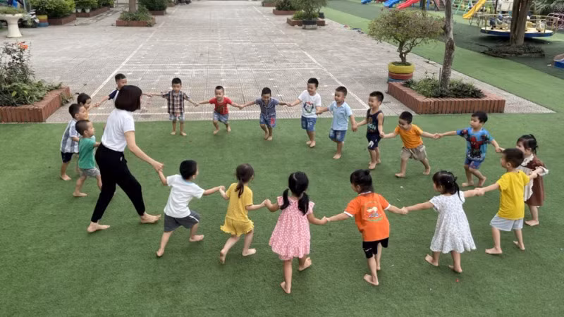 Giờ học ngoại khóa tại Trường mầm non Nghĩa Hương, huyện Quốc Oai, Hà Nội. (Ảnh: MAI NGỌC)