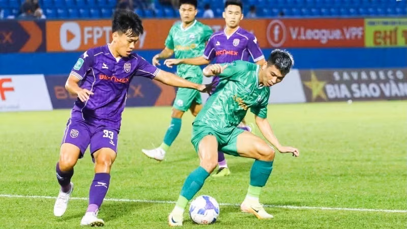 Phù Đổng Ninh Bình đã nỗ lực gỡ hòa, nhưng lại thua Becamex Bình Dương sau loạt đá luân lưu 11 m (Ảnh PĐNB).