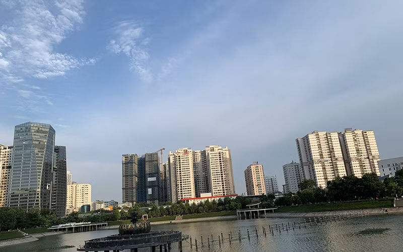 Một số chung cư đang xây dựng tại thành phố Hà Nội.