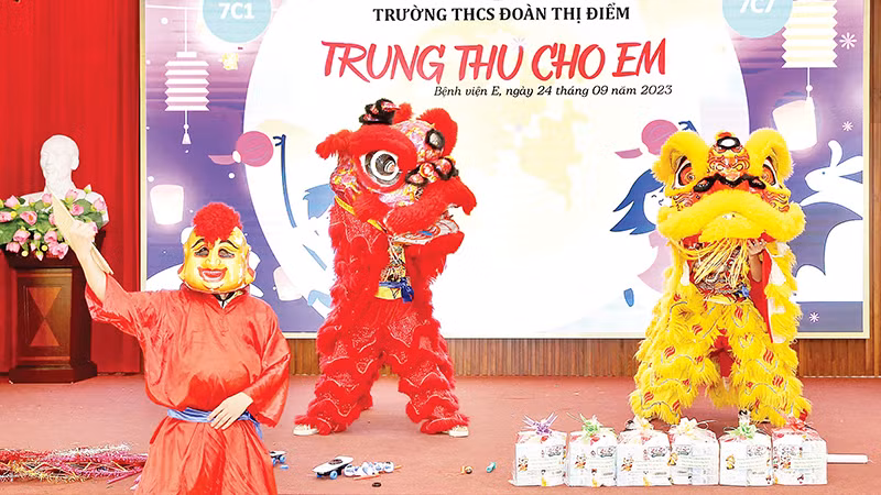 Một màn biểu diễn của Câu lạc bộ Lân sư rồng Tưởng Nghĩa Đường.