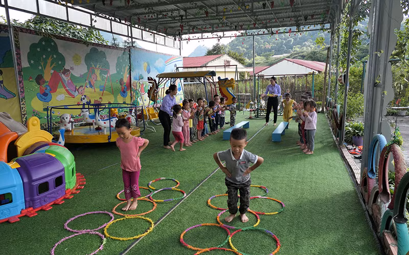 Giờ học môn giáo dục thể chất tại Trường mầm non Tùng Vài, huyện Quản Bạ, tỉnh Hà Giang.