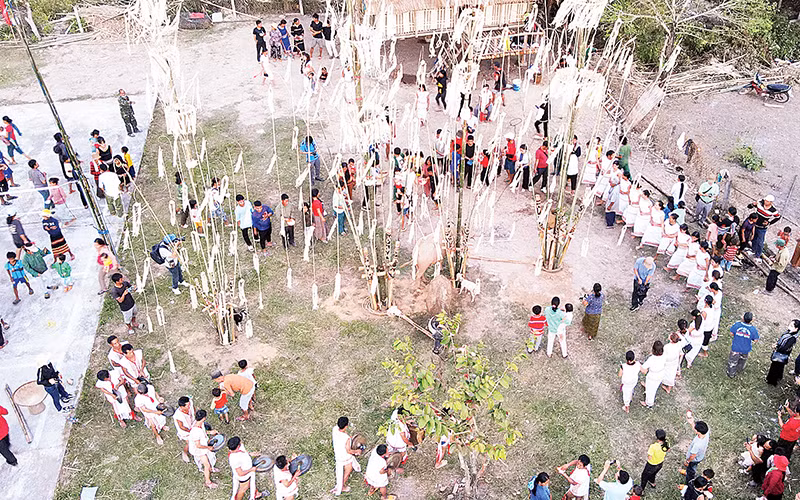 Lễ hội của đồng bào Rơ Măm ở làng Le.