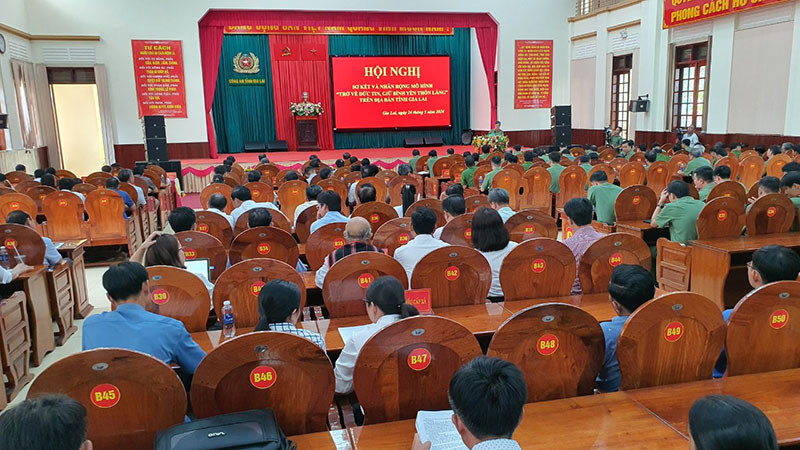 Toàn cảnh hội nghị.
