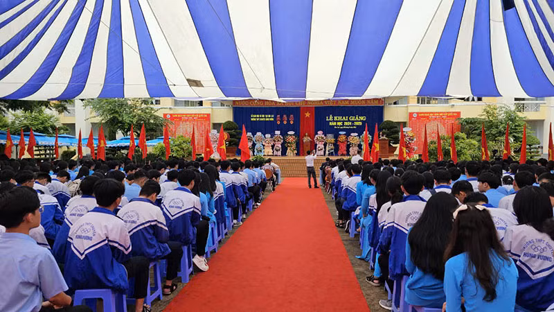 Khai giảng năm học 2024-2025 tại trường Trung học phổ thông Chuyên Hùng Vương, tỉnh Gia Lai