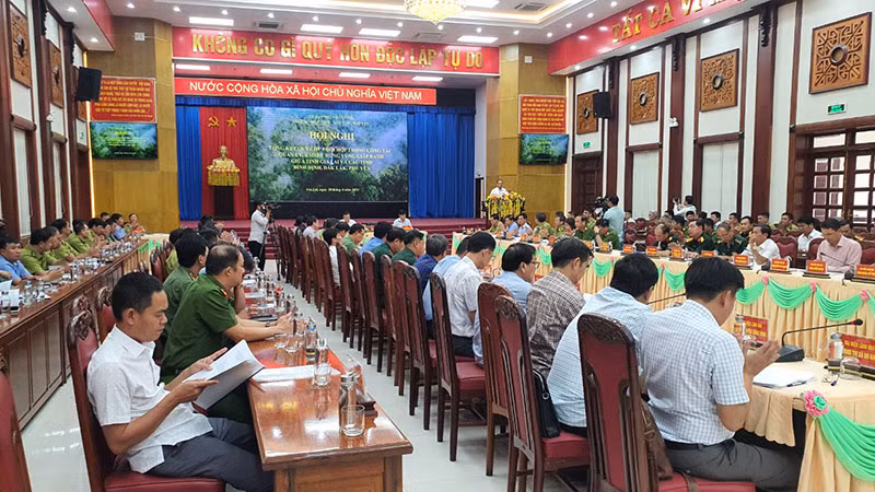 Hơn 150 đại biểu lực lượng kiểm lâm, các lực lượng phối hợp và chính quyền địa phương vùng giáp ranh dự hội nghị.