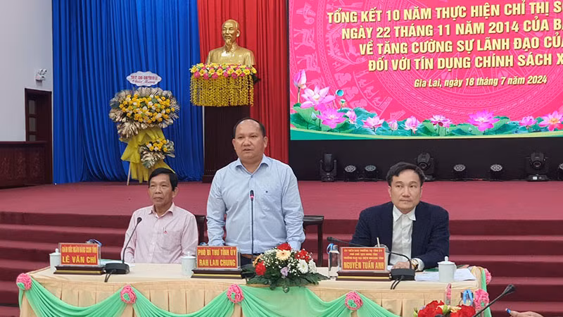Phó Bí thư Tỉnh ủy Rah Lan Chung phát biểu chỉ đạo hội nghị.