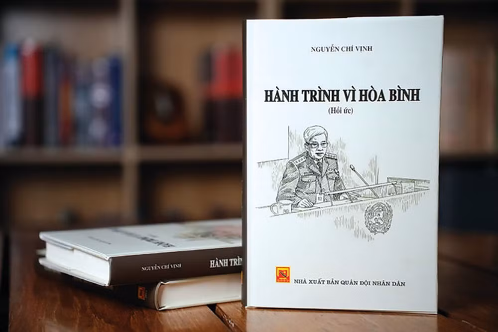 Tác phẩm "Hành trình vì hòa bình" của Thượng tướng Nguyễn Chí Vịnh.