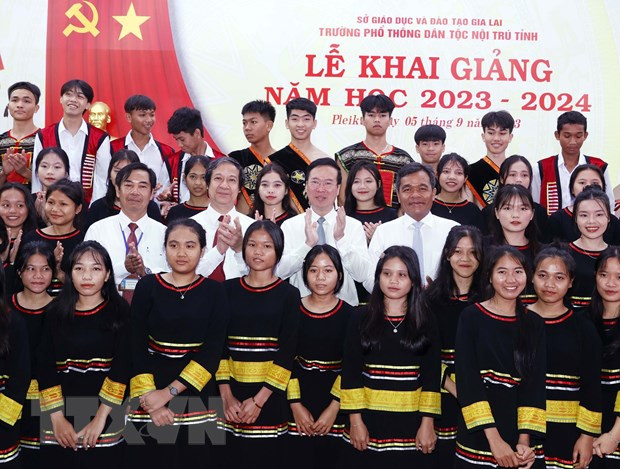 Không ngừng chăm lo đời sống vật chất, tinh thần cho các em học sinh