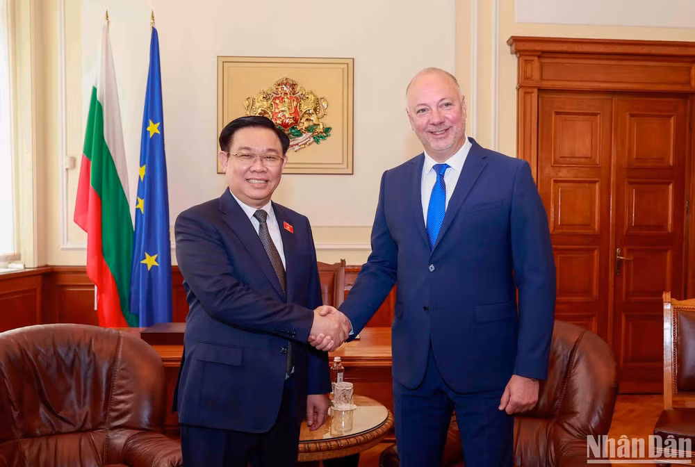 Chủ tịch Quốc hội Vương Đình Huệ và Chủ tịch Quốc hội Cộng hòa Bulgaria Rosen Zhelyazkov.