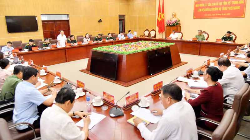 Quang cảnh buổi làm việc.