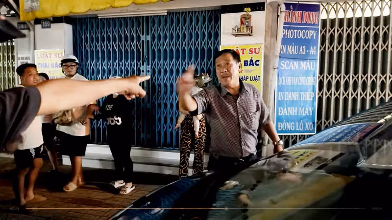 Ông Dũng lái xe xảy ra va chạm với xe máy do anh P. T Henry điều khiển. 