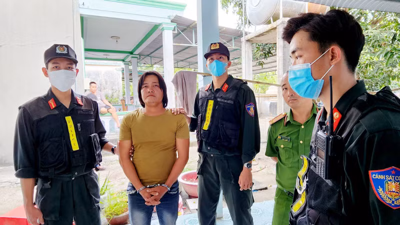 Công an bắt và khám xét nơi ở của Văn Thế Sự.