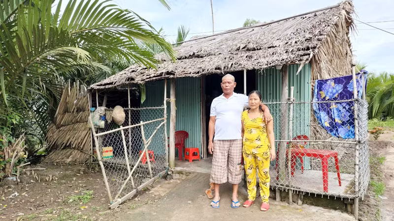 Anh Trần Văn Việt về bên vợ và căn nhà sau chuyến đi đã sống sót trở về. 