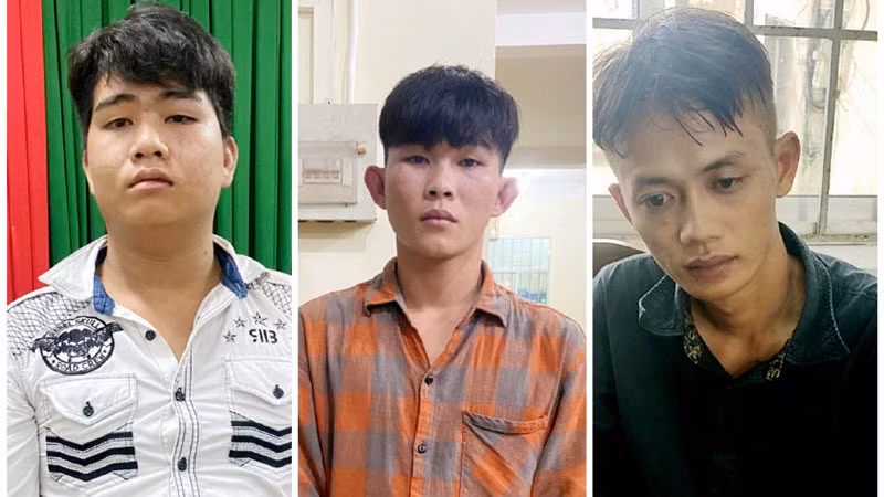 3 đối tượng từ trái qua: Cù Huy Thiện, Lê Trung Thành và Trần Văn Long. 