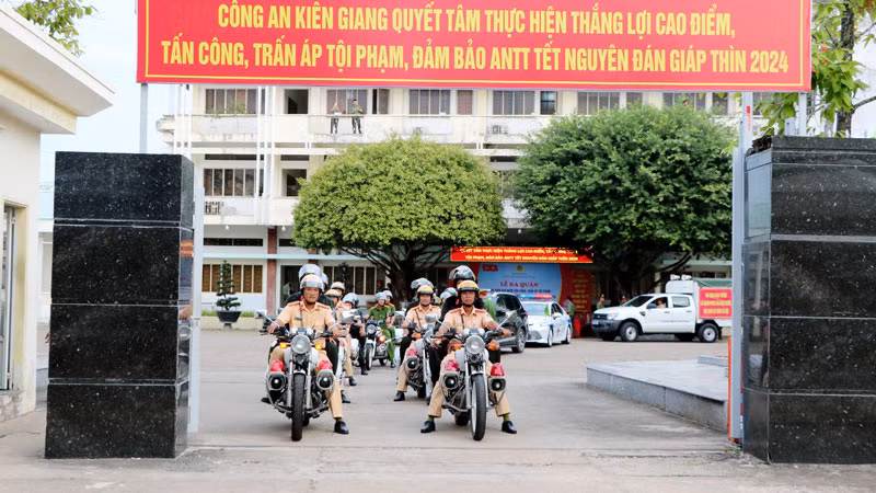 Công an tỉnh Kiên Giang ra quân thực hiện cao điểm tấn công trấn áp tội phạm, bảo đảm an ninh, trật tự Tết Nguyên đán Giáp Thìn năm 2024. 