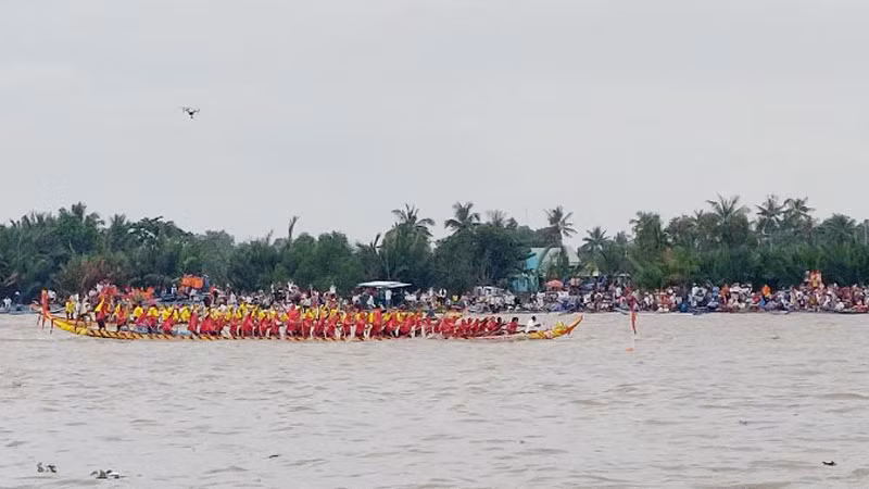 Các đơn vị tranh tài ở Giải đua ghe ngo.