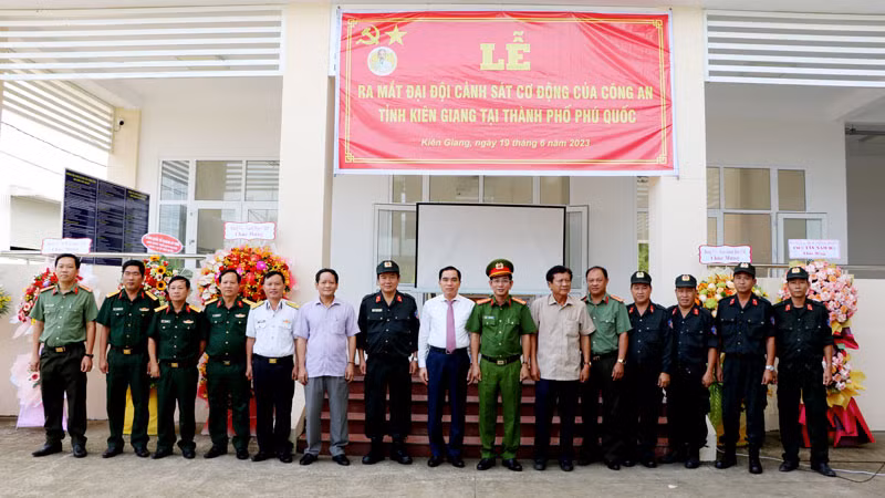 Lễ ra mắt Đại đội Cảnh sát cơ động.