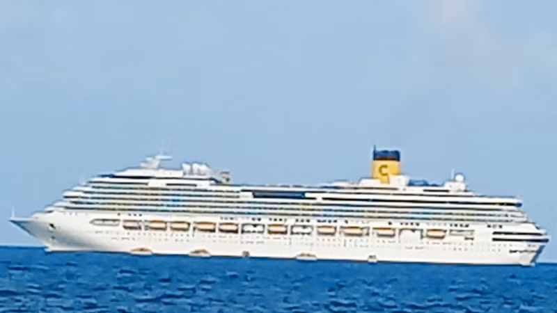 Tàu Costa Serena chở 1.056 thuyền viên và 3.500 du khách quốc tế đến tham quan Phú Quốc.