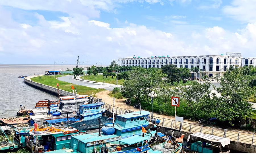 Dự án đô thị lấn biển Rạch Giá có tổng diện tích 420ha, trong đó lấn biển 360ha, dự án được phân thành 5 khu vực. Trong ảnh: Một góc của dự án tại khu vực 5 do Công ty cổ phần đầu tư Phú Cường Kiên Giang làm chủ đầu tư. (Ảnh: Việt Tiến)