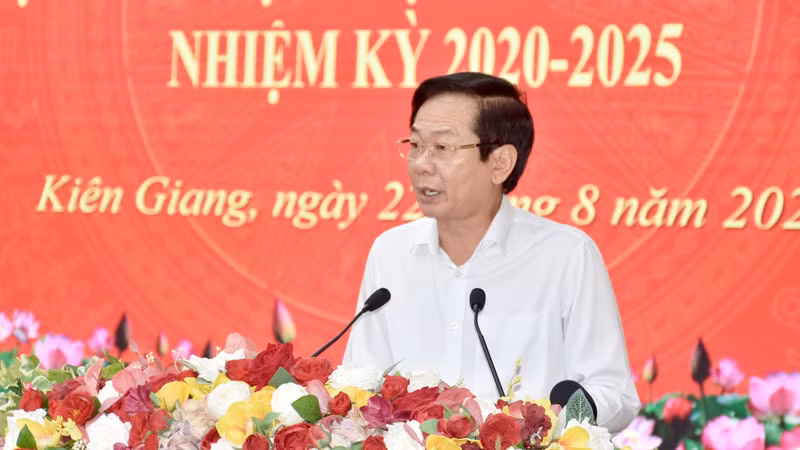 Bí thư Tỉnh ủy Kiên Giang Đỗ Thanh Bình phát biểu tại hội nghị. Bí thư Tỉnh ủy Kiên Giang Đỗ Thanh Bình phát biểu tại hội nghị.