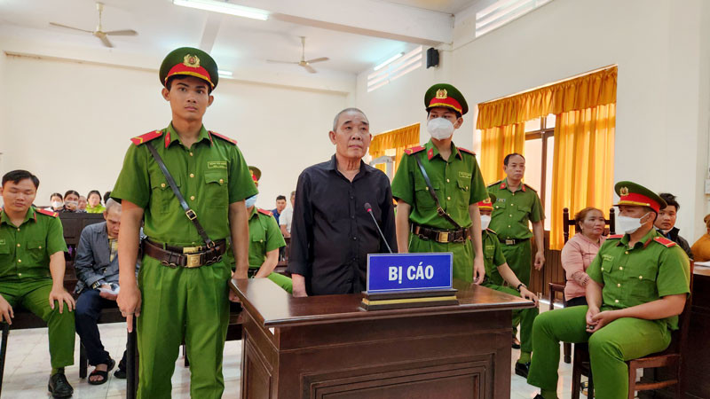 Bị cáo Nguyễn Văn Nguyên nghe Hội đồng xét xử tuyên án.