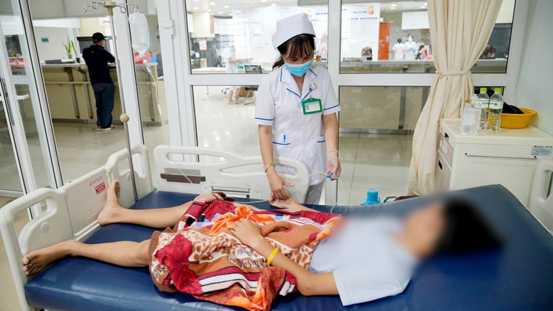 Em N. H. T .đang nằm điều trị tại Khoa ngoại tổng quát Bệnh viện đa khoa Kiên Giang. 