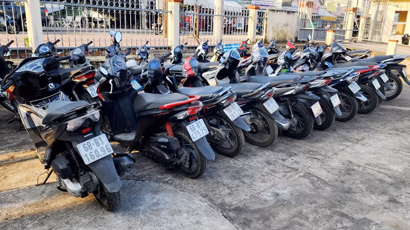 Tang vật vụ đánh bạc bị công an tạm giữ.