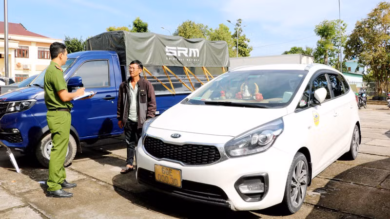 Công an làm việc ban đầu với Nguyễn Văn Đề.