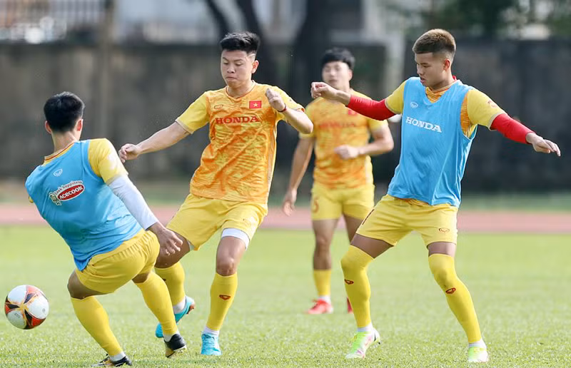 Đội tuyển U22 Việt Nam tập luyện tại Campuchia.