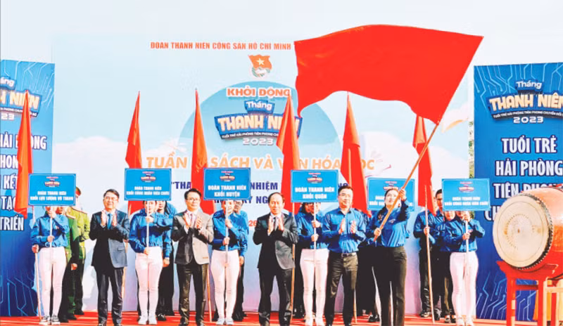 Đại diện lãnh đạo Trung ương Đoàn, TP Hải Phòng và Thành đoàn Hải Phòng khởi động Tháng Thanh niên 2023 "Tuổi trẻ Hải Phòng tiên phong trong chuyển đổi số".
