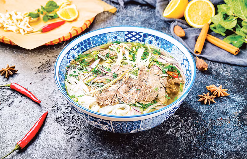 Phở được xếp vào danh sách "10 món ngon nên thưởng thức một lần trong đời" của Business Insider. Ảnh trong bài | Sun Group cung cấp