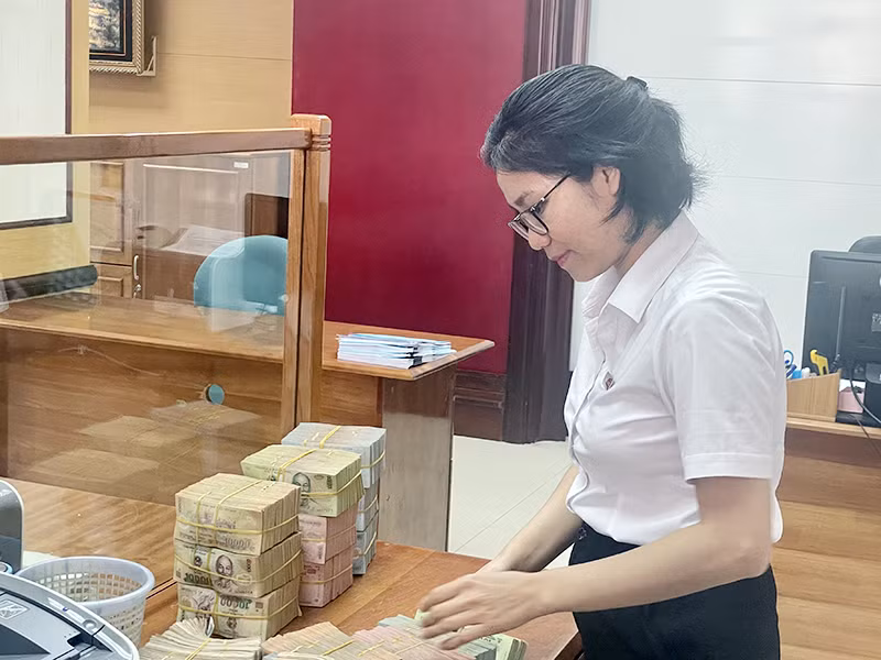 Lãi suất giảm tạo điều kiện để doanh nghiệp tiếp cận vốn với chi phí thấp hơn.