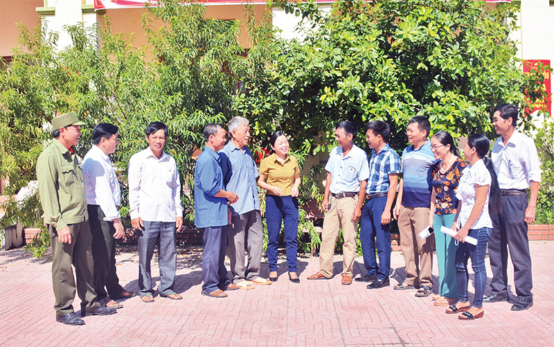 Đảng ủy xã Hạnh Lâm, huyện Thanh Chương (tỉnh Nghệ An) gặp gỡ các Bí thư chi bộ và điển hình làm kinh tế giỏi của địa phương. 