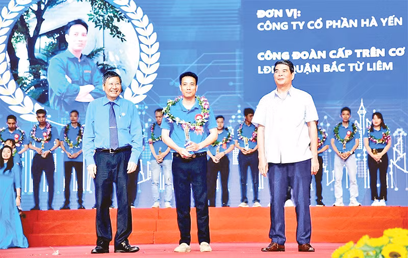 Anh Đỗ Văn Hảo tại lễ vinh danh Công nhân giỏi Thủ đô tiêu biểu năm 2023.