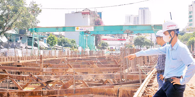 Hầm chui tại nút Vành đai 2,5-đường Giải Phóng đang được tập trung thi công để bảo đảm tiến độ.