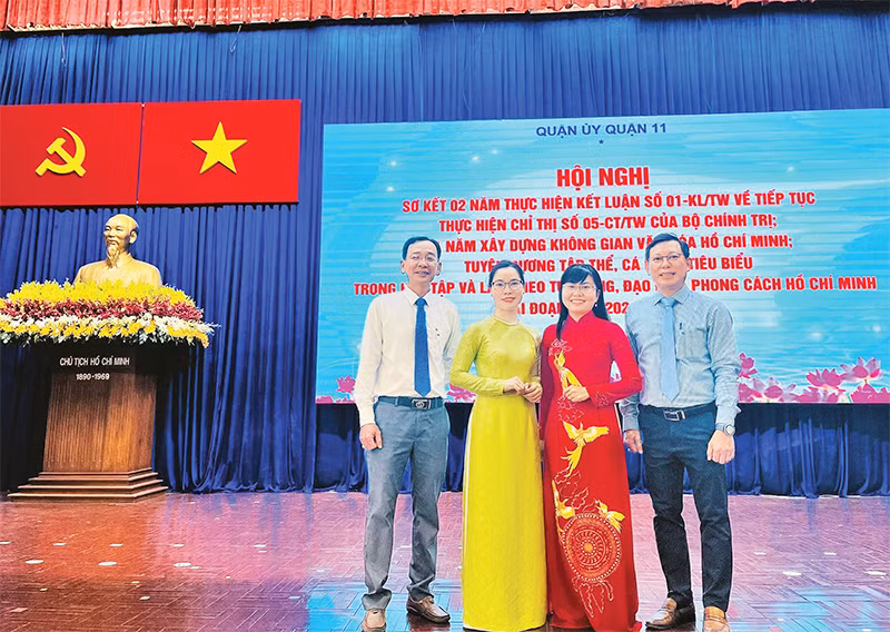 Các cá nhân tiêu biểu trong học tập và làm theo tư tưởng, đạo đức, phong cách Hồ Chí Minh được tuyên dương tại Đảng bộ Quận 11.