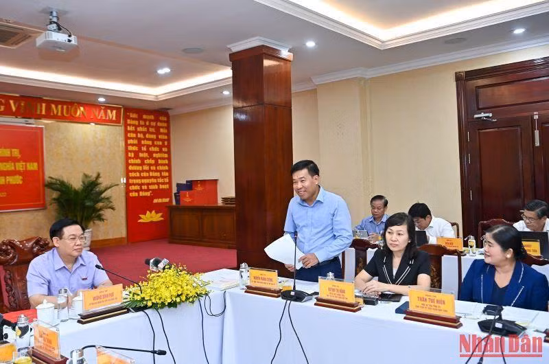 Bí thư Tỉnh ủy Bình Phước Nguyễn Mạnh Cường phát biểu ý kiến tại buổi làm việc.