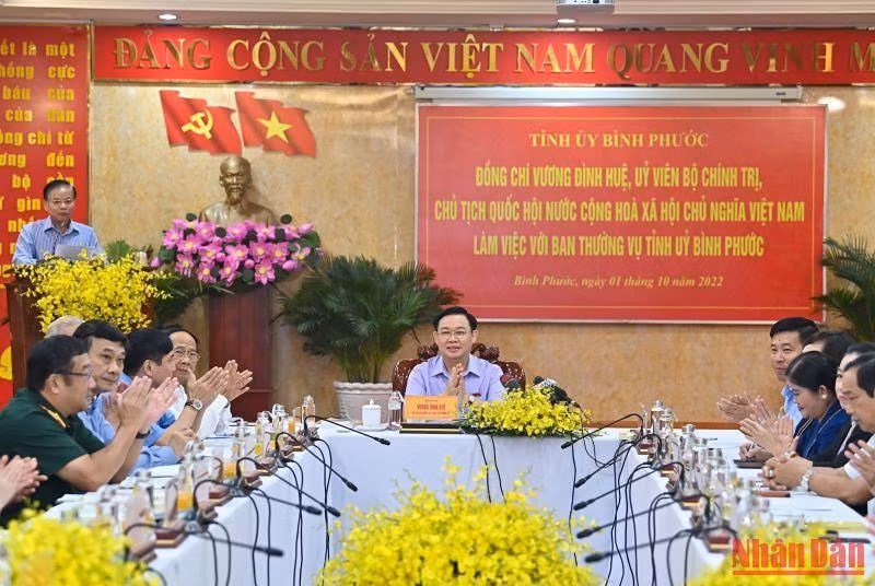 Chủ tịch Quốc hội Vương Đình Huệ chủ trì buổi làm việc với Ban Thường vụ Tỉnh uỷ Bình Phước.