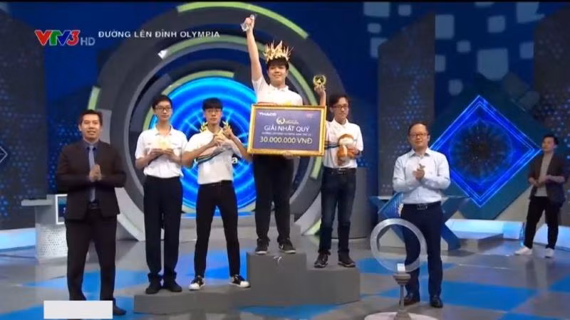 Em Đặng Lê Nguyên Vũ xuất sắc giành giải nhất Quý 1 theo đó lần đầu tiên mang cầu truyền hình chung kết Đường lên đỉnh Olympia về với Thái Bình.(Ảnh cắt từ clip)
