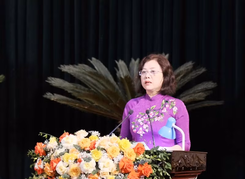 Đại diện Ủy ban Mặt trận Tổ quốc tỉnh Thanh Hóa trình bày báo cáo tại hội nghị.