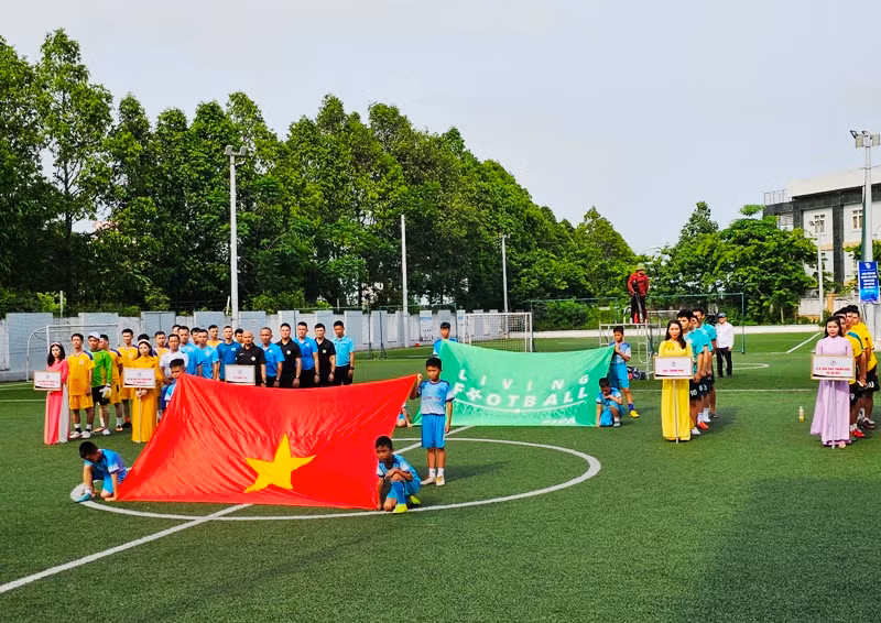 Quang cảnh lễ khai mạc Giải bóng đá người làm báo Thanh Hóa.