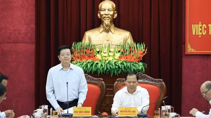 Đồng chí Mai Văn Chính phát biểu tại buổi làm việc.