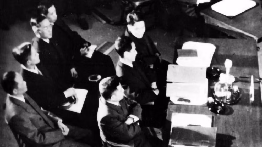 Phái đoàn Việt Nam Dân chủ Cộng hòa, do Phó Thủ tướng kiêm Quyền Bộ trưởng Ngoại giao Phạm Văn Đồng làm Trưởng đoàn, tại phiên khai mạc Hội nghị Geneva về Đông Dương, sáng 8/5/1954. (Ảnh: Tư liệu TTXVN)