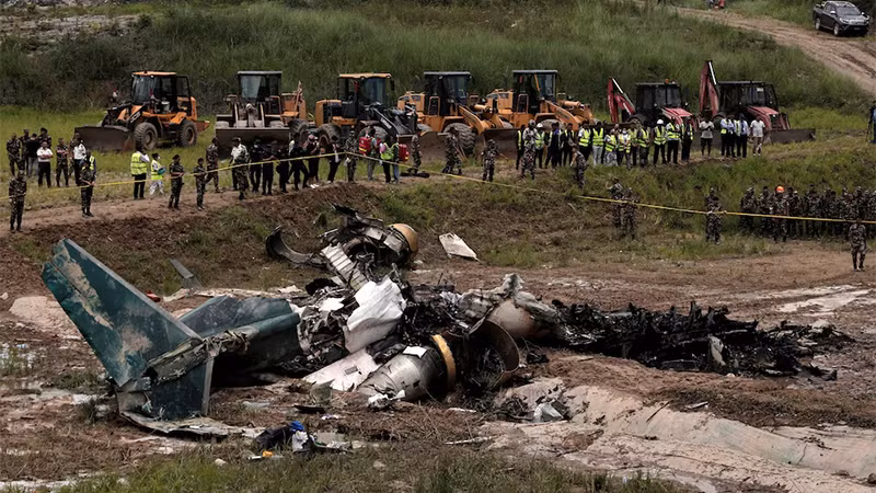 Hiện trường máy bay rơi. (Ảnh: Reuters)
