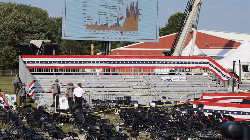 Lực lượng an ninh kiểm tra hiện trường vụ nổ súng trong cuộc vận động tranh cử của ông Donald Trump tại Butler, bang Pennsylvania, ngày 13/7/2024. (Ảnh: REUTERS)